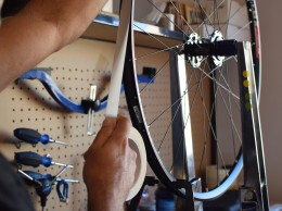 Conseils pour monter des pneus tubeless sur des roues hookless de manière sécurisée