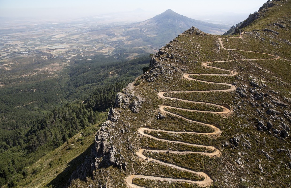 3 minutes of video with the highlights of stage 5 in the Cape Epic 2024