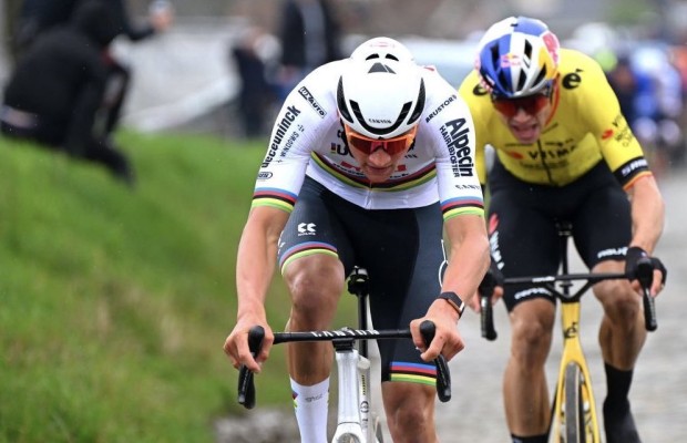 Mathieu van der Poel impose sa loi à Harelbeke