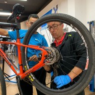 Francia ofrece 50€ para que sus ciudadanos reparen sus bicis