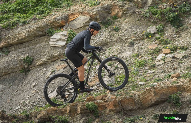 Cannondale Scalpel 2024 : nous testons le VTT qui a remporté 3 arcs-en-ciel cette saison