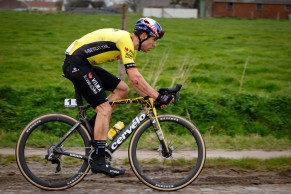 "Só vemos coisas assim em acidentes de trânsito", Van Aert operado com sucesso, mas pode ter uma recuperação longa