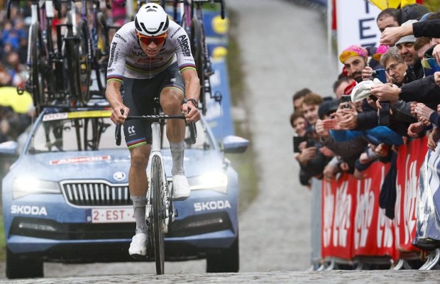 Van der Poel revient en Espagne dès que possible pour se préparer à l'Enfer du Nord