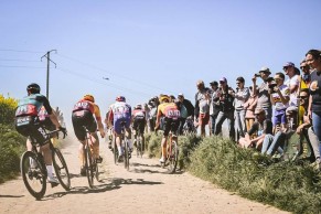 Van der Poel joins the criticism of the new chicane in the Paris-Roubaix: "Is this a joke?"
