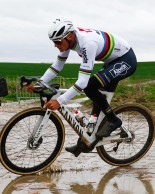 Van der Poel dynamite and wins the Paris-Roubaix 2024