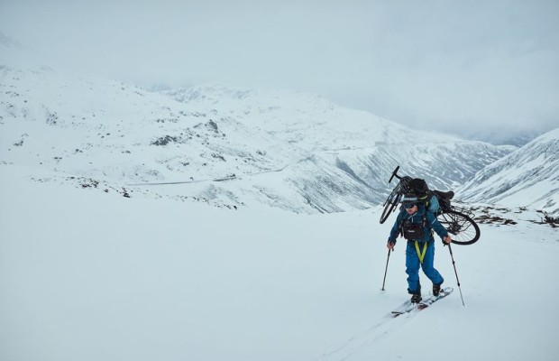 Ice & Palms, un film de bikepacking et d'aventure pour échapper à la chaleur