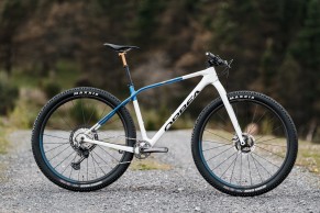 El Orbea Factory Team sortea esta edición especial de la Alma con horquilla Spirit