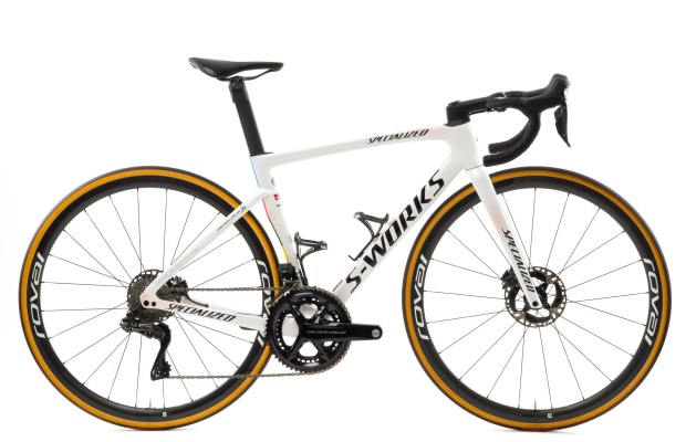 A venda online das bicicletas com as quais Evenepoel, Alaphilippe e Bennett competiram na temporada passada