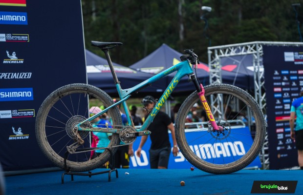 Seulement de l'électronique dans la fourche? En détail, le S-Works Epic WC de Blevins pour remporter la Coupe du Monde XCO de Mairipora