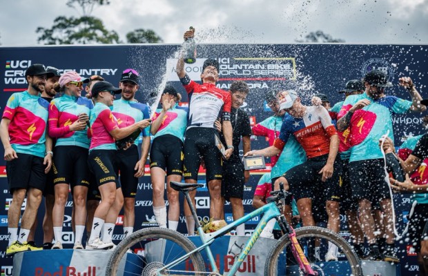 Rissveds regresa a lo más alto y Blevins saca oro de una carrera revuelta: vídeo resumen con lo mejor de la Copa del Mundo XCO de Mairipora 2024