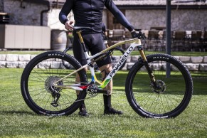 Nous avons testé le Pinarello Dogma XC, un VTT développé à l'envers