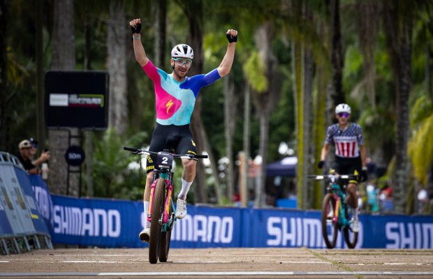Koretzky wins the duel against Blevins and takes the XCC in Araxá