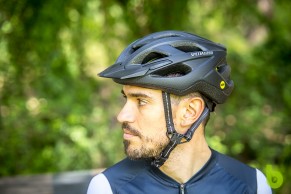 Specialized Chamonix MIPS: a perfect helmet for 70 € with 5 stars in protection