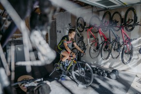 Kate Courtney pone en pausa su sueño