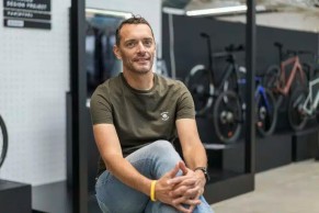 ¿Por qué Van Rysel tiene bicis premium tan baratas?