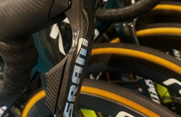 More images of an unreleased SRAM Red AXS