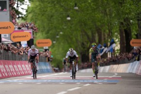 Jhonatan Narváez avoids Pogacar's leadership from the first stage of the 2024 Giro d'Italia