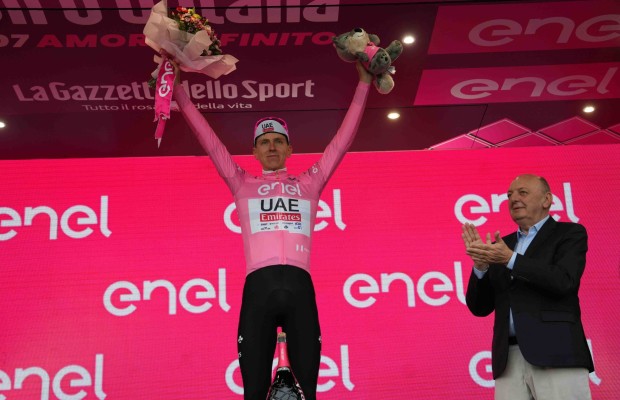Susto, exhibición y victoria de un Pogacar que ya viste de rosa en el Giro