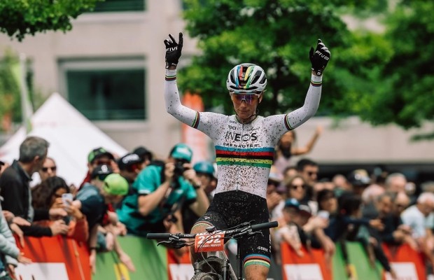 Pauline Ferrand-Prevot pula o Campeonato da França para vencer na Suíça