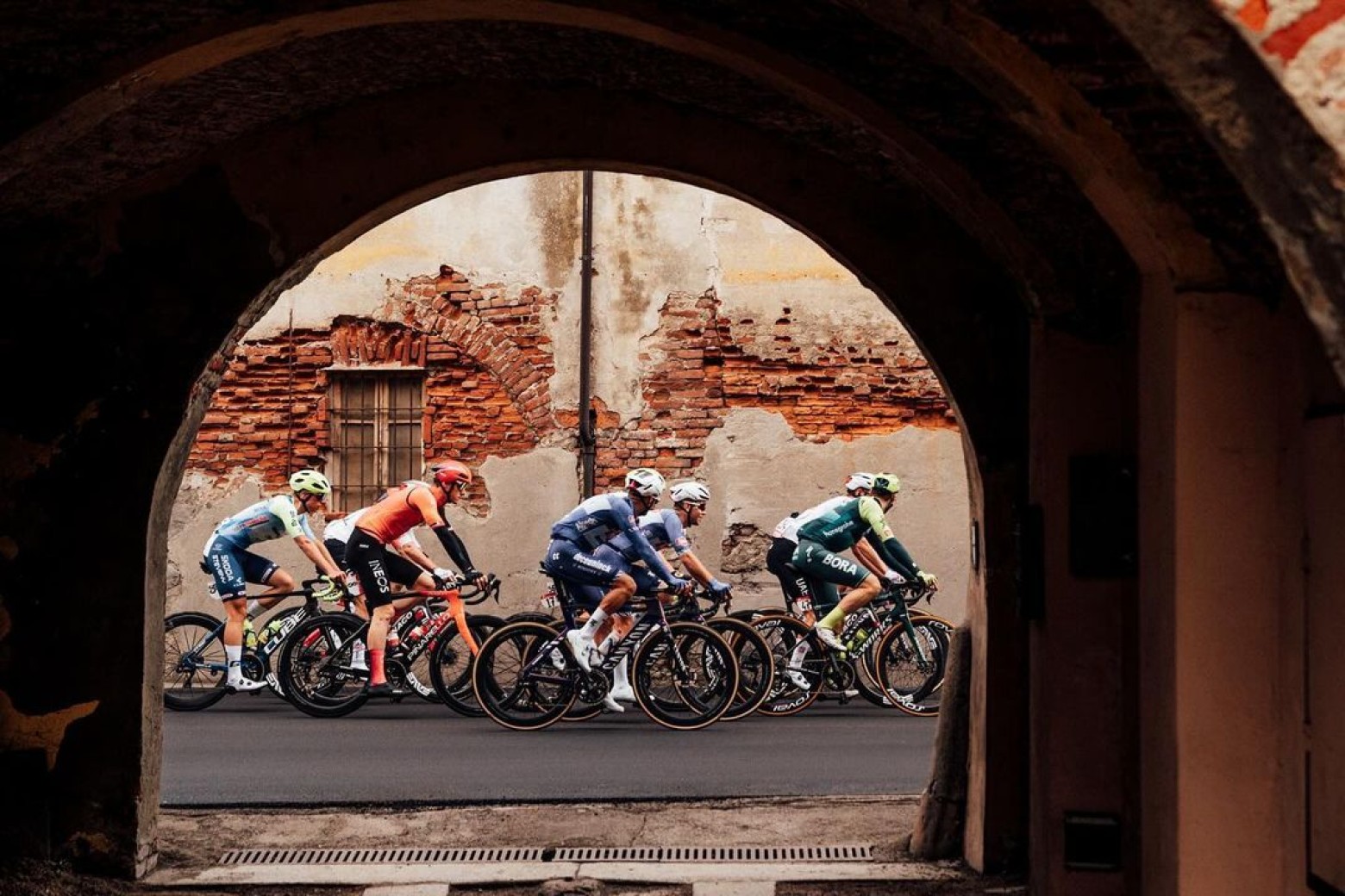 11,000€ per stage and 1.6 million in total. How are the economic prizes