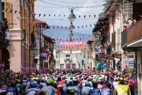 11.000€ por etapa e 1,6 M no total. Como são distribuídos os prêmios em dinheiro no Giro 2024?