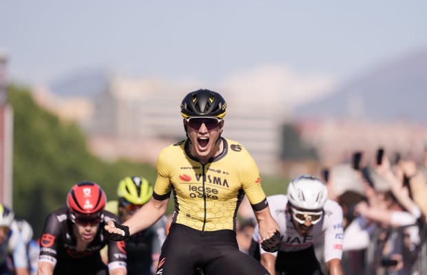 Kooij fecha com vitória em Nápoles a primeira semana do Giro 2024