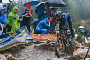 Puck Pieterse gana bajo el diluvio el Campeonato Europeo de XCO 2024