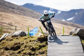 100,000 € reward for the first person to win a DH World Cup with this system