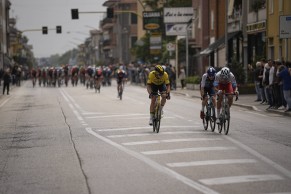 Julian Alaphilippe redeems himself with a great performance in the 12th stage of the Giro d'Italia 2024