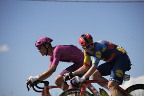 Jonathan Milan unbeatable in the Giro sprints