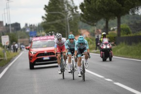 Jonathan Milan unbeatable in the Giro sprints