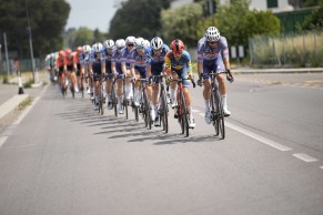 Jonathan Milan unbeatable in the Giro sprints