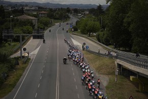 Jonathan Milan unbeatable in the Giro sprints