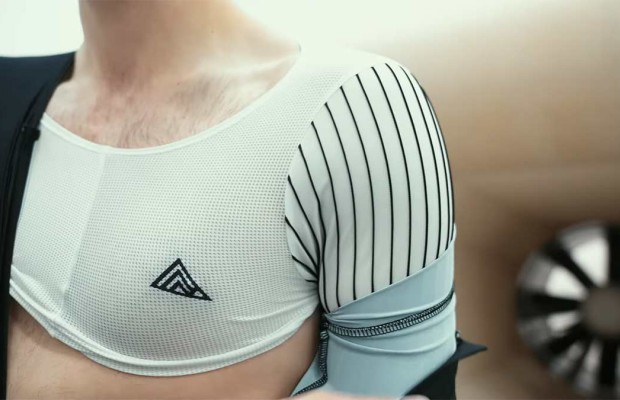 Cette couche intérieure aérodynamique fait gagner des watts à Pogacar