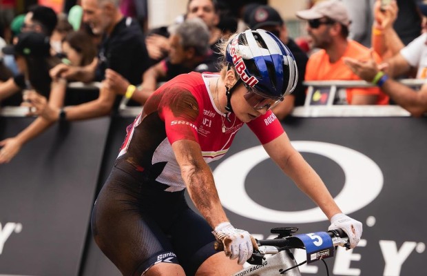 Evie Richards manquera Nove Mesto pour continuer à se remettre d'une commotion cérébrale