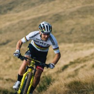 The importance of wearing cycling gloves in summer