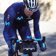 Tubular, perneras por encima del culote, maillot corto o bolsa de repuestos ¿Es Pogacar el mejor globero del mundo?