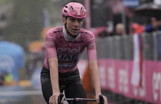 Tubular, perneras por encima del culote, maillot corto o bolsa de repuestos ¿Es Pogacar el mejor globero del mundo?