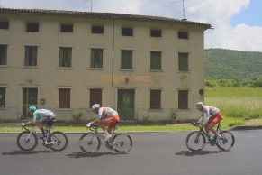Tim Merlier wins the crazy sprint that concluded stage 18 of the Giro d'Italia 2024