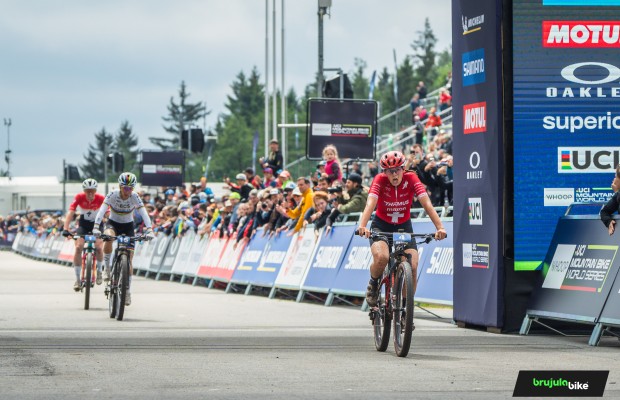 Alessandra Keller gives a lesson in strength to win the XCC in Nove Mesto