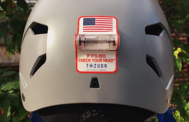 Tozuda, un sensor que se implementa en el casco y detecta contusiones cerebrales