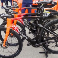 INEOS Grenadiers revela uma nova Pinarello Dogma F em competição