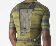 Forget about backpacks, brands are opting to carry hydration inside the jersey