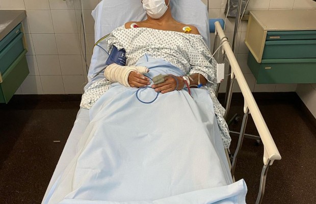 Purito Rodríguez sufre una dura caída y acaba con las dos manos escayoladas