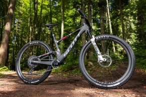 New SCOTT SPARK RC x FLIGHT ATTENDANT: they debut with a new frame, electronic suspensions and are not the most expensive in the catalog