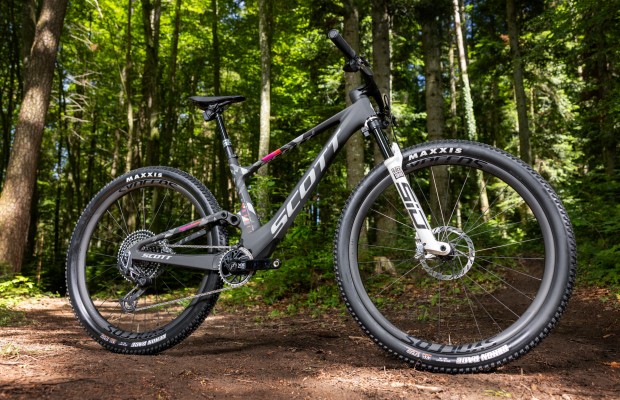 New SCOTT SPARK RC x FLIGHT ATTENDANT: they debut with a new frame, electronic suspensions and are not the most expensive in the catalog