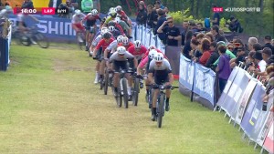 Sam Gaze wins in a final sprint against five riders the XCC World Cup in Val di Sole