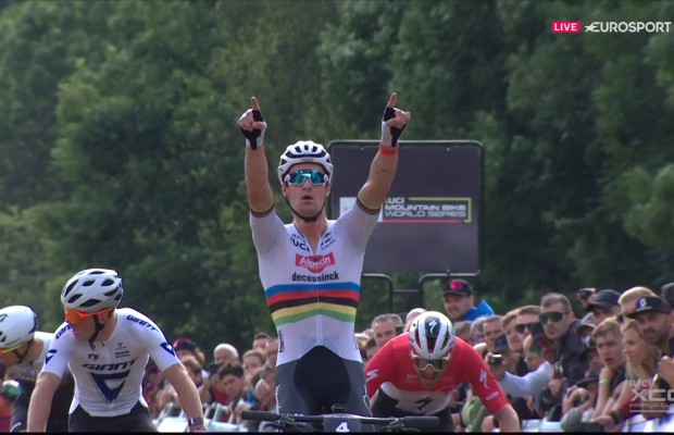 Sam Gaze remporte une victoire au sprint final à cinq lors de la Coupe du Monde XCC de Val di Sole