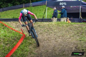 Sam Gaze gana en un sprint final a cinco la Copa del Mundo XCC de Val di Sole