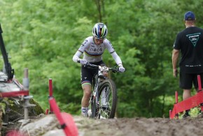 Ferrand-Prevot faz uma exibição solo para vencer a Copa do Mundo XCO de Val di Sole 2024